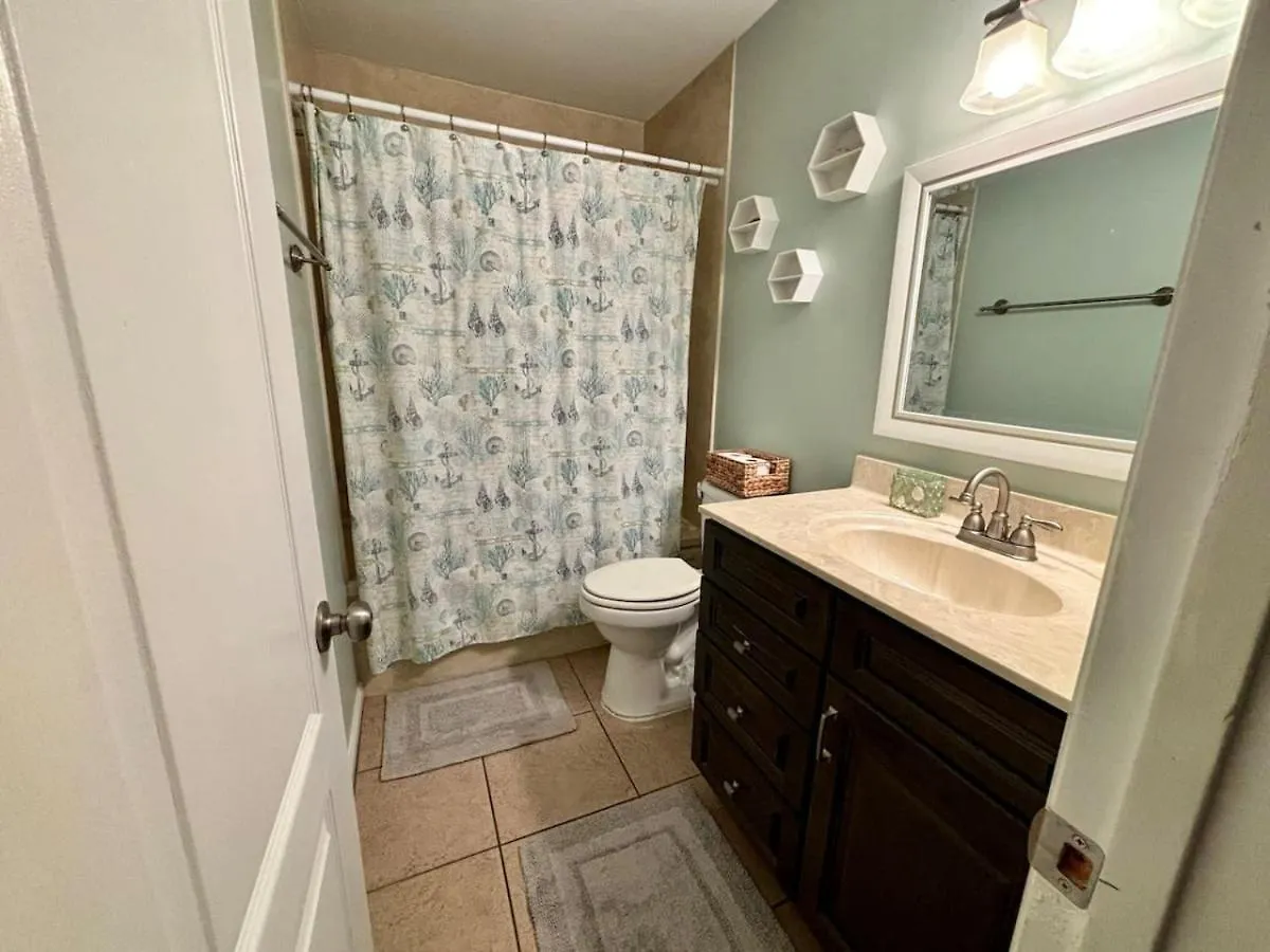 Cozy Beach Condo In Complex Panama City Beach